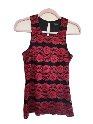 XOXO女式中号黑色蕾丝背心带红玫瑰锁眼纽扣设计 — 第 1/4 张图片