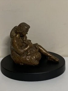 Estatua de bronce de madre e hijo 1975 firmada A 604 pesada - Imagen 1 de 10
