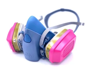 3M 7502 HALF FACE PPE RESPIRATOR MASK & 2- 60926 MULTI GAS VAPOR CARTRIDGE MED - Picture 1 of 6