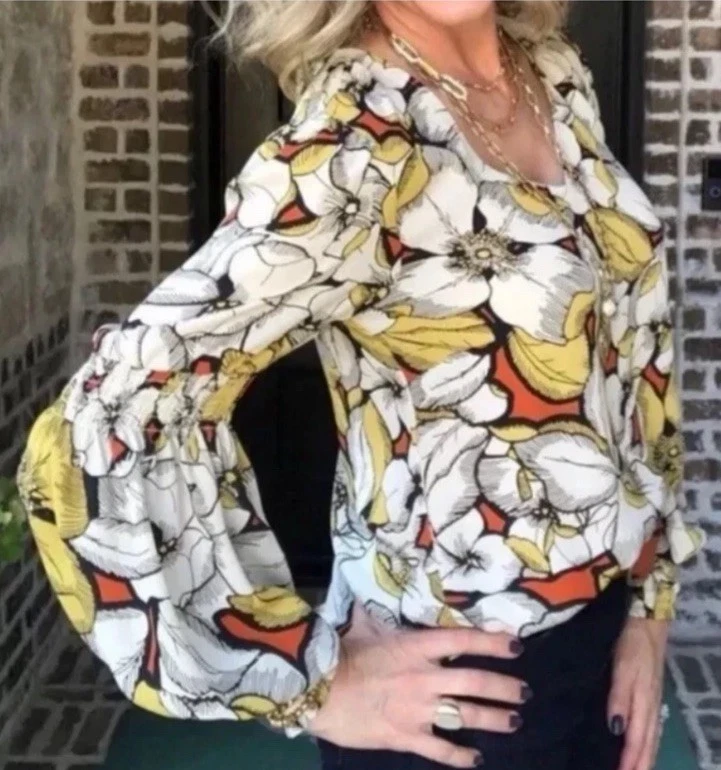 Blusa secuela Cabi para mujer talla grande otoño 2020 floral amarilla cuello en V estilo 3954 Foto 1 de 4