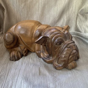 Bulldog in legno intagliato a mano - Foto 1 di 12