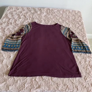 Belle Kim Gravel Damen 2X weinrote Bluse mit aztekischen transparenten Ärmeln - Bild 1 von 6