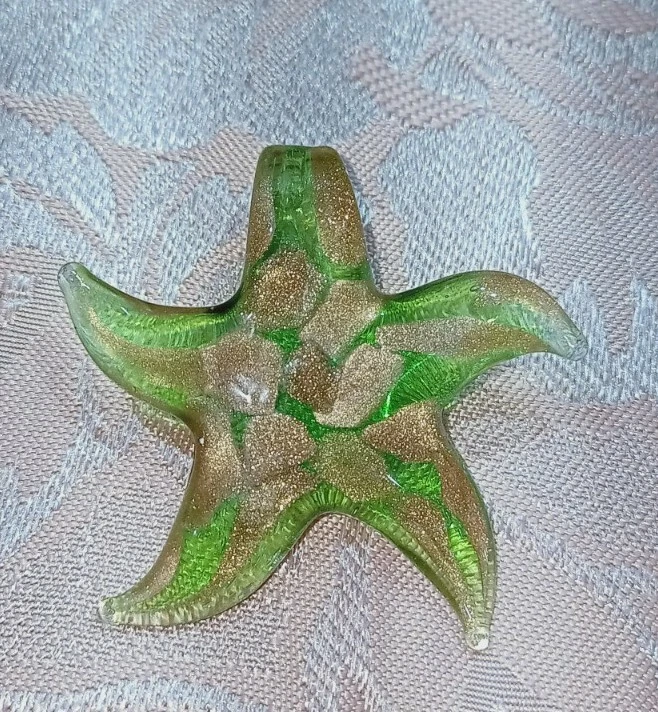 CIONDOLO STELLA VERDE- VETRO DI MURANO  - Immagine 1 di 1