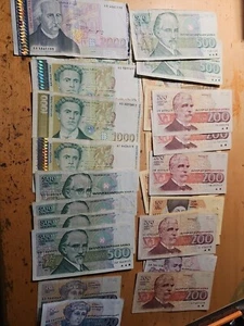 27 x Old Bulgarian notes 2000lv , 4 x 1000 leva 6 x 500 Lv, 5 x 200lv, 7x 100L - Picture 1 of 5
