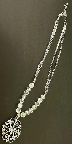 VETEMENTS Collana donna con perline e ciondolo strass floreali tono argento