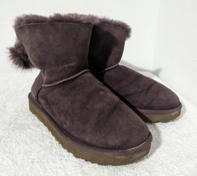 Botas de inverno clássicas Ugg Mini puff arco de cristal roxo feminino tamanho EUA 9 - Imagem 1 de 4