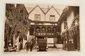 THE NEW INN HOTEL GLOUCESTER - VINTAGE BLACK AND WHITE POSTCARD - UNPOSTED - Picture 1 of 2