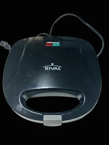 Rival 2 Slice Waffle Maker S6136W Black Great condition! Tested And Working. - Picture 1 of 4