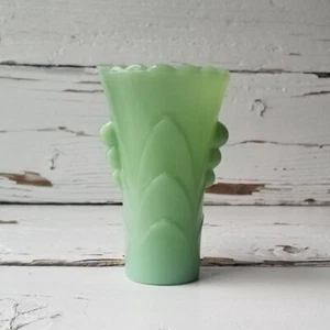 Vintage Antique GREEN JADEITE Glass Art Deco Flower Vase 5” Tall Scallops - Picture 1 of 11