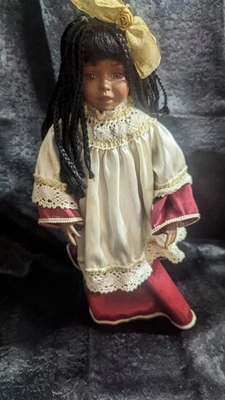 "GRACE" CINDY SHAFER PORCELAIN MUSICAL DOLL PLAYS AMAZING GRACE 1995 15" tall - Image 1 of 4
