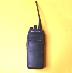 🔥 MOTOROLA XPR 6380 AAH55UCC9LB1AN 800/900 MHz DIGITAL PORTABLE TWO-WAY RADIO - Foto 1 di 6