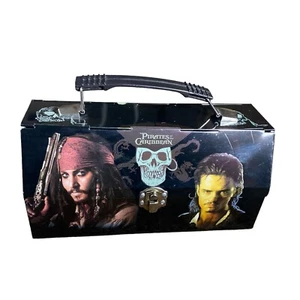 Baratija de lata de Disney Piratas del Caribe caja de almuerzo pecho metal - Imagen 1 de 7