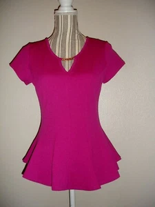 Camiseta deportiva para mujer BCX cuello redondo con ojo de cerradura y collar dorado, color baya talla: S. - Imagen 1 de 1