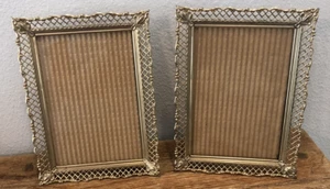 Set 2 quadri vintage 6 x 8 in metallo cornici tono oro filigrana floreale free standing - Foto 1 di 10