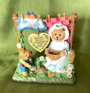 Vintage Paula's Cherished Treasures TEDDYBÄREN & OMA HERZ Figur - Bild 1 von 3