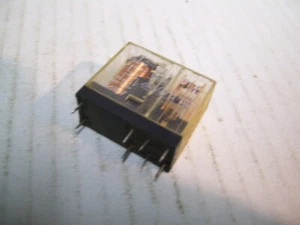 NUOVO RELÈ OMRON G2R-2-24VDC 8 PIN DIP DPDT 5A-250VAC/30VDC P2453 - Foto 1 di 5