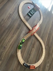 Q277 Thomas & Friends Tren de Madera DIESELWORKS FIGURA 8 SET ToysRUs Y5194 - Imagen 1 de 6
