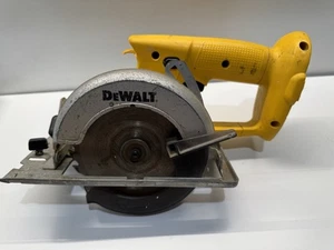 DeWalt DW936 18V Circular Saw  Tool Only Blade Included - Works - Handle Broken - Picture 1 of 4