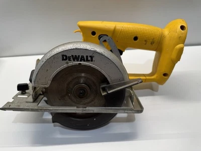 DeWalt DW936 18V Circular Saw  Tool Only Blade Included - Works - Handle Broken - Image 1 of 4