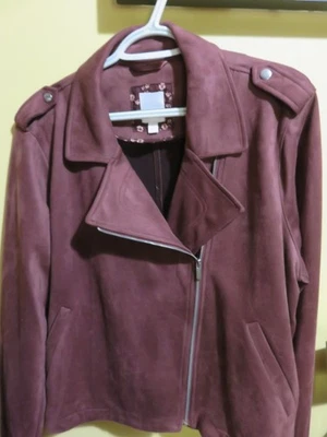 Chaqueta estilo moto Lauren Conrad, LC, gamuza en rosa oscuro. Nuevo, sin etiquetas Foto 1 de 4