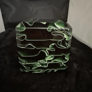 Cubo verde Lucita acrílico firmado por Shlomi Haziza - Imagen 1 de 9