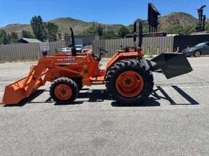 KUBOTA L2850 4X4 WITH LOADER GANON BOX 1183 HOURS EX CA CITY VERY CLEAN - Picture 1 of 16