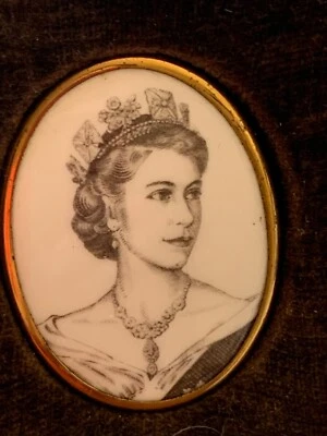 1953 Coronation Brooch Queen Elizabeth II England Vintage, Bone China Unique - Image 1 of 4