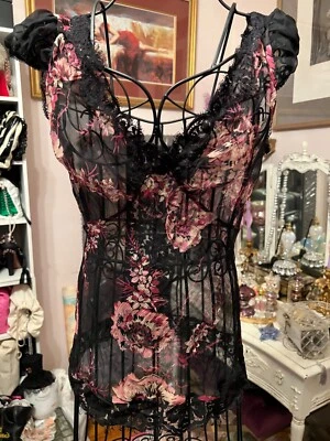 复古 Betsey Johnson 黑色丝绸雪纺睫毛蕾丝粉色玫瑰上衣 2 码 — 第 1/4 张图片