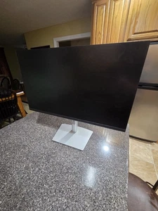 Dell P2722HE 27" FHD LCD LED USB-C Hub Monitor - Silver - Picture 1 of 7