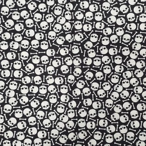 Cotton Fabric 45"x45" Black White Skulls Bones Halloween - Picture 1 of 4