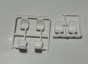 Modellautoteile - Konvolut 3 Schalensitze (unlackiert) Racing? 1/25 Bausatz Bash - Bild 1 von 2