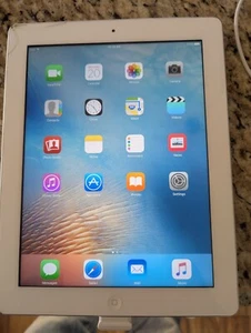 iPad 3rd Generation Wifi 16GB Cracked Corner see Photos - Picture 1 of 7