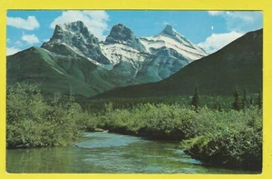 DIE DREI SCHWESTERN und BOW RIVER bei BANFF ALBERTA POSTKARTE! Rocky Mountains - Bild 1 von 2