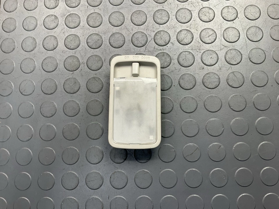 Nissan LEAF 2013-2017 luz cúpula trasera OEM Foto 1 de 4