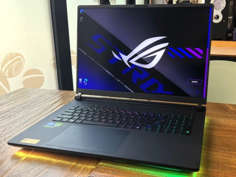 ASUS ROG Strix Scar 18 G835LX-SA041W / Win11 18" RTX5090 Ultra9 32GB/2TB - Immagine 1 di 1