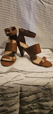 Sandalias de tacón Foto 1 de 4