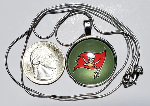 NFL--TAMPA BAY BUCANEERS-NEW-1" Diameter LOGO/CHARM and 24" SNAKE CHAIN NECKLACE Cover