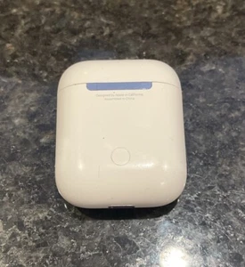 Apple AirPods 2nd Gen A2032/31 A1938 Wireless Earbuds w/ Wireless Charging Case - Photo 1 sur 5