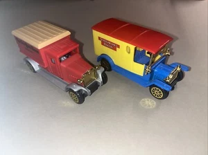 Spielzeugautos Oldtimer Lastkraftwagen (x2) New York Times / Stroemanns Bakery - Bild 1 von 7