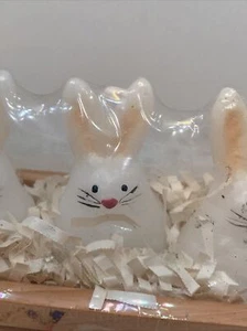 Kerzen Figural 3 weiße Kaninchen in Kiste P2 - Bild 1 von 8