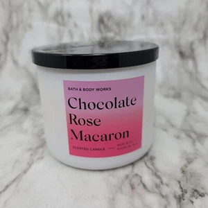 Vela de 3 mechas de macaron rosa chocolate Bath & Body Works - Imagen 1 de 3