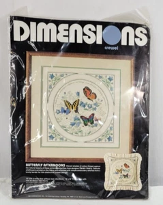 Bordado artesanal de tardes mariposa 14"x 14" Dimensions Crewel 1985 de colección 1985 - Imagen 1 de 4