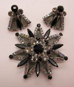 Vintage 1963 D & E JULIANA Triangle Rhinestone Brooch Earrings Set BOOK SET - Picture 1 of 10