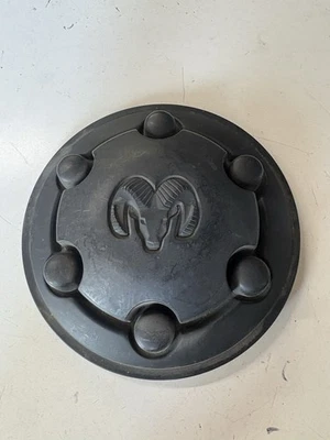 Центральный колпак колеса фургона Dodge Ram 1500 1994-2001 годов выпуска оригинальный б/у черный 52057746 - Изображение 1 из 3