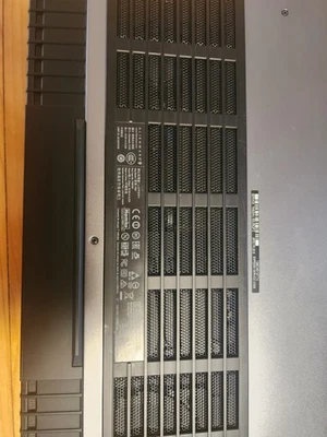 Dell Alienware 15 R3 Gaming Laptop i5-7300HQ 1TB HDD 8GB RAM GTX 1060 - Win 10 - Image 1 of 4