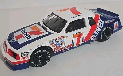 Ford Thunderbird 1/24 Nascar 2003 Kyle Petty #7 7-11 1985 Foto 1 de 4