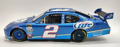 Dodge Charger Kurt Busch 2008 Miller Lite escala 1:24 NASCAR diecast Foto 1 de 4