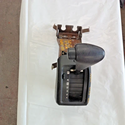 Palanca de cambios electrónica Nissan UD 2300 2600 3300 2011 A 2014 probada buena Foto 1 de 4