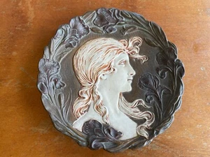 Antiguo cargador/placa Teplitz Art Nouveau con borde florido de Austria - Imagen 1 de 9