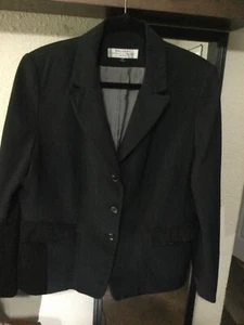 TAHARI LADIES BLACK PIN STRIPED POLYESTER  BLEND JACKET / BLAZER 16 P - Picture 1 of 4